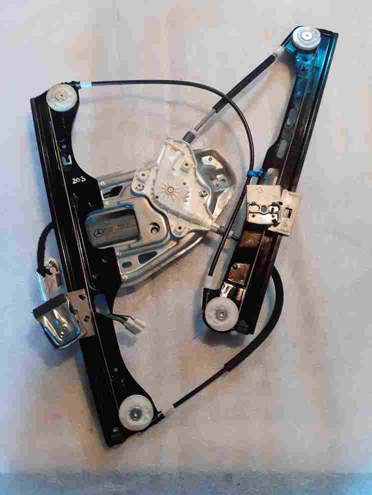 Şüşəqaldıran mexanizim  W203